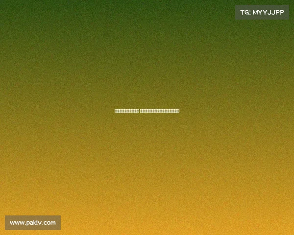 网球赛场观众热情高涨 专注赛事激烈对决共同见证精彩瞬间 网球赛场观众热情高涨 专注赛事激烈对决共同见证精彩瞬间